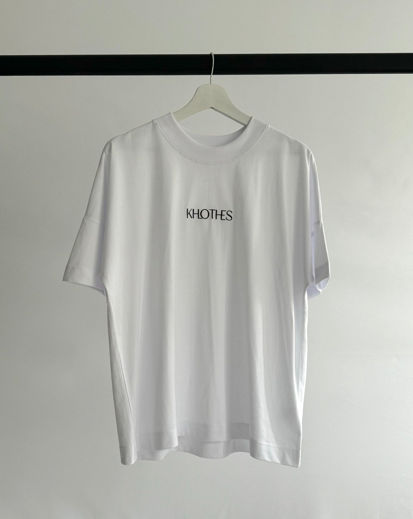 T-SHIRT OVERSIZE BLANC KHLOTHES (absence d’étiquette)