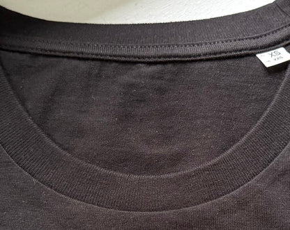 T-SHIRT NOIR KHLOTHES (absence d’étiquette)